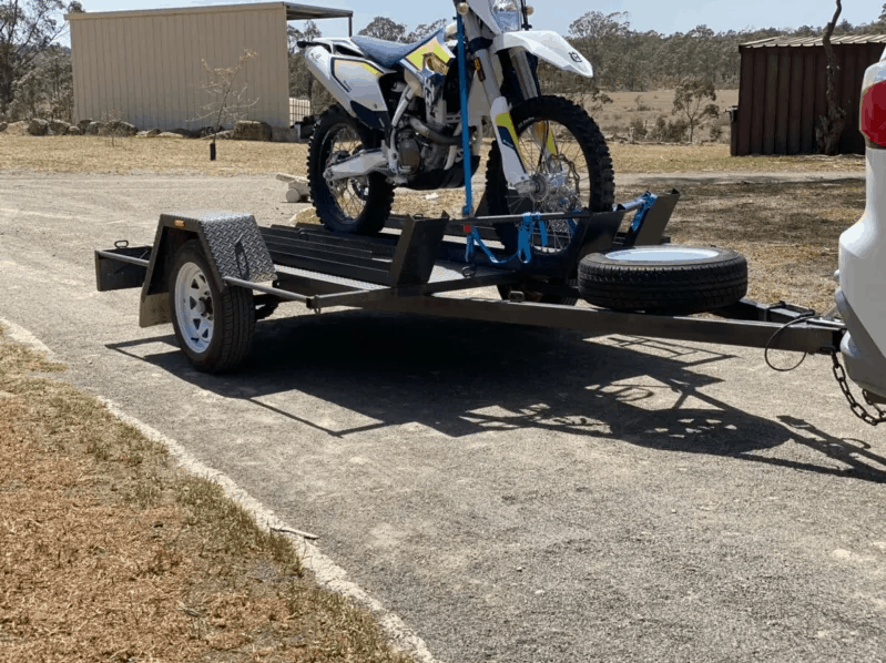 Basic dirt bike trailer